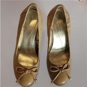 Tahari heels size 7